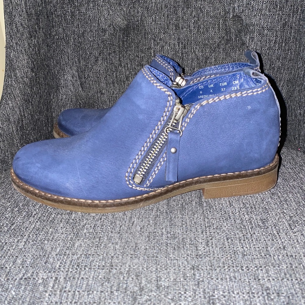 Navy blue hush puppies